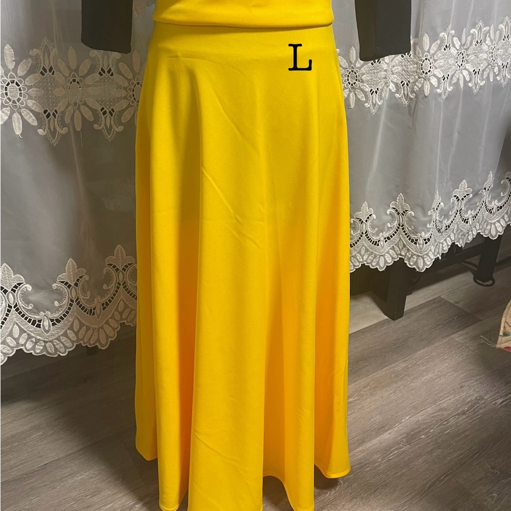 Elegant Yellow Maxi Skirt total mente nueva sin etiqueta